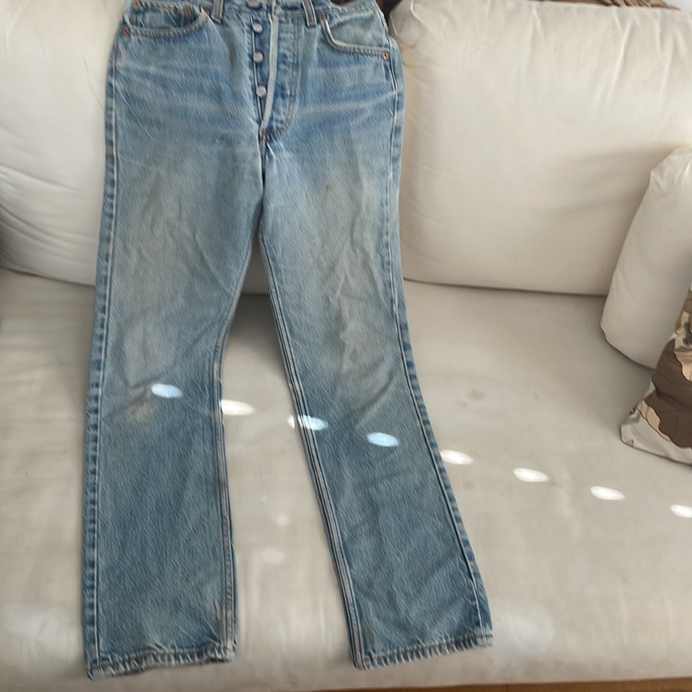 Levi’s 501 jeans in good condition. Classic pair of pants Sz w28 l32